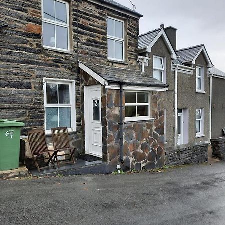 Snowdonia Rock Cottage - Cosy And Pet Friendly Penrhyndeudreath Екстериор снимка