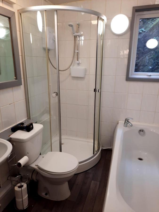 Snowdonia Rock Cottage - Cosy And Pet Friendly Penrhyndeudreath Екстериор снимка