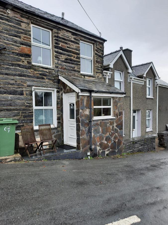 Snowdonia Rock Cottage - Cosy And Pet Friendly Penrhyndeudreath Екстериор снимка
