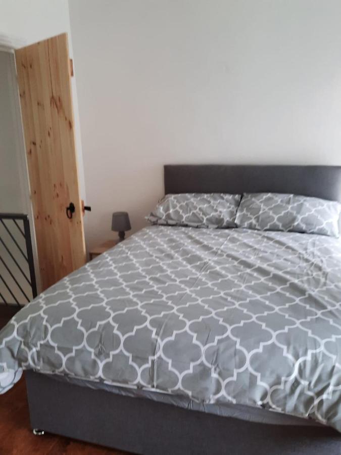 Snowdonia Rock Cottage - Cosy And Pet Friendly Penrhyndeudreath Екстериор снимка
