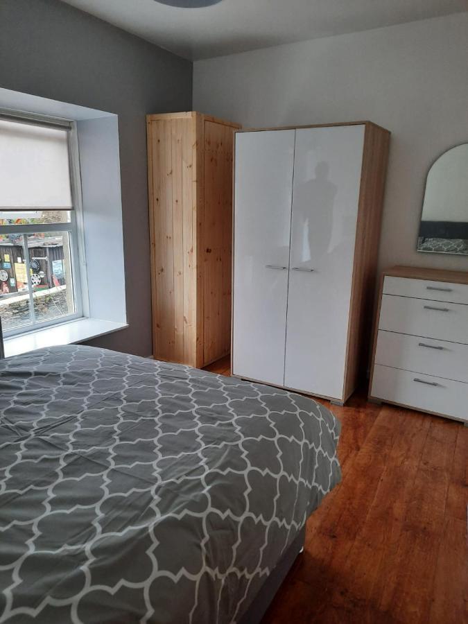 Snowdonia Rock Cottage - Cosy And Pet Friendly Penrhyndeudreath Екстериор снимка