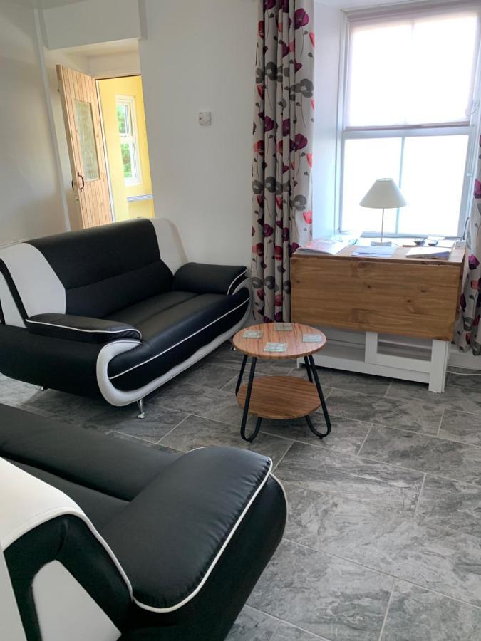 Snowdonia Rock Cottage - Cosy And Pet Friendly Penrhyndeudreath Екстериор снимка