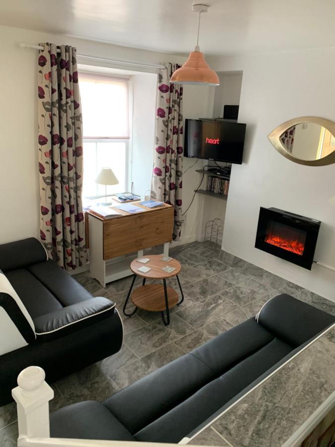 Snowdonia Rock Cottage - Cosy And Pet Friendly Penrhyndeudreath Екстериор снимка