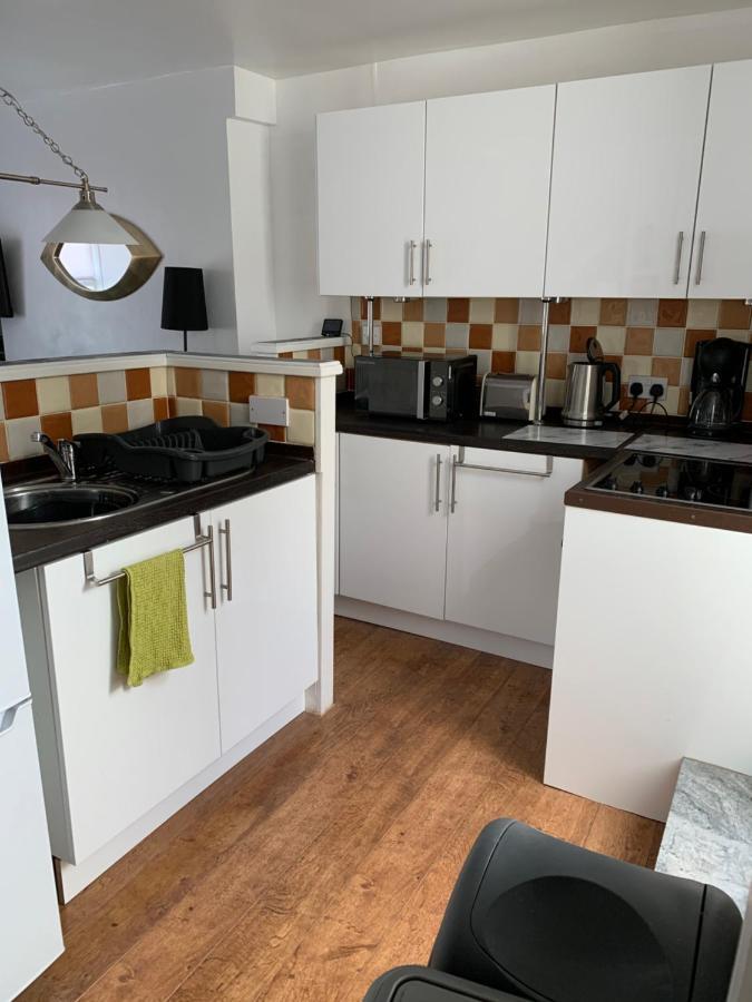 Snowdonia Rock Cottage - Cosy And Pet Friendly Penrhyndeudreath Екстериор снимка