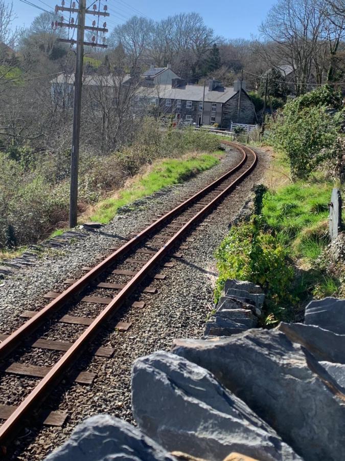 Snowdonia Rock Cottage - Cosy And Pet Friendly Penrhyndeudreath Екстериор снимка