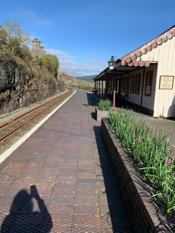 Snowdonia Rock Cottage - Cosy And Pet Friendly Penrhyndeudreath Екстериор снимка
